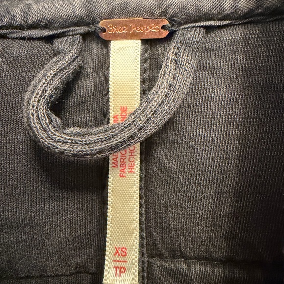 Free People Women’s Charcoal Quilted Puffer Jacket size XS- excellent condition - Picture 3 of 3